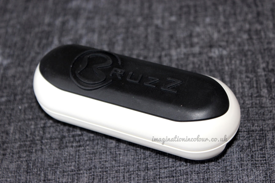 Bruzz Nail Brush White