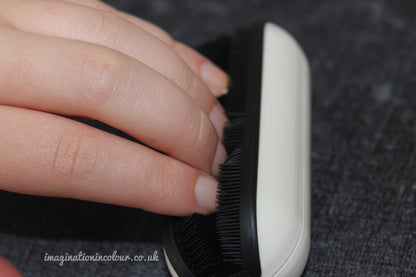 Bruzz Nail Brush White